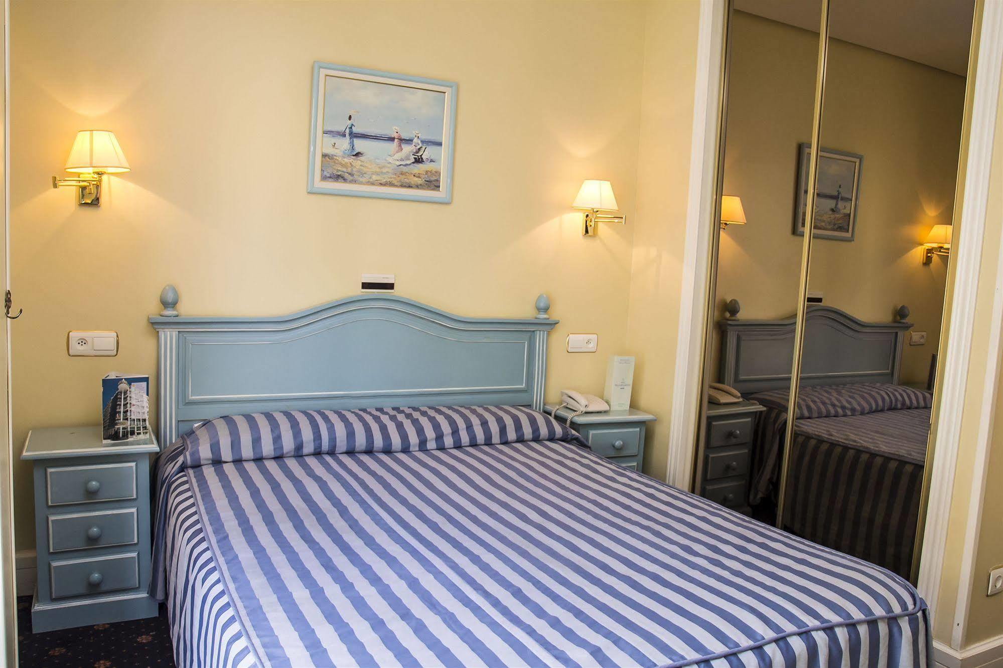 Hotel Villa De Laredo Фуенхірола Екстер'єр фото