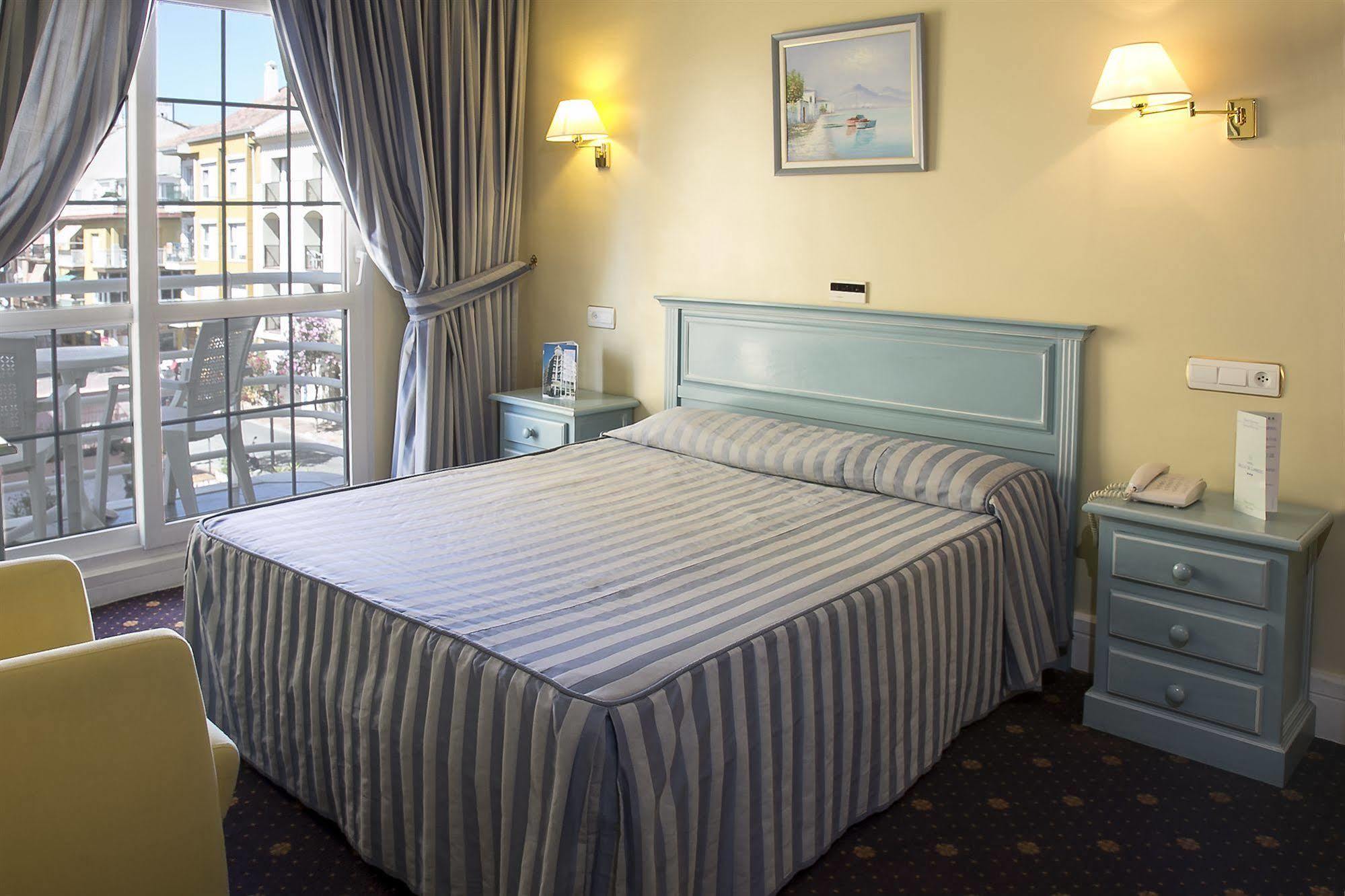 Hotel Villa De Laredo Фуенхірола Екстер'єр фото
