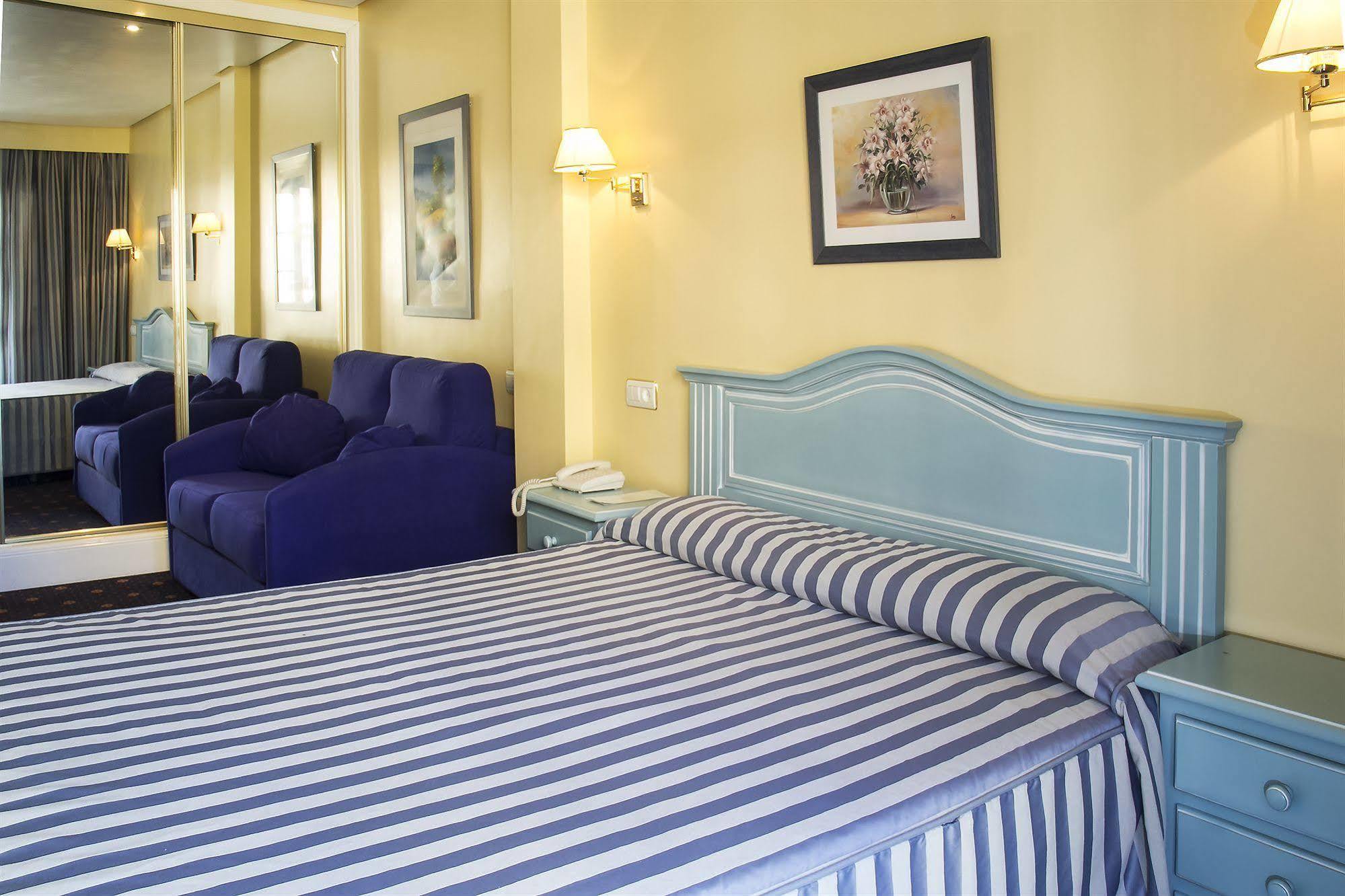 Hotel Villa De Laredo Фуенхірола Екстер'єр фото